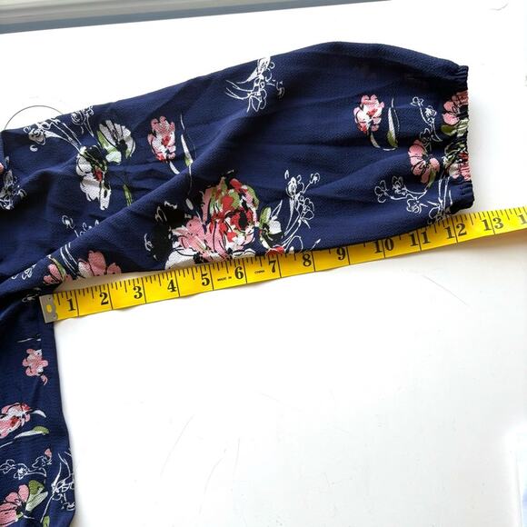 Fun 2 Fun Navy Floral Blouse, Rounded Hem, Split Neck, NWOT, Women's Size XS - Picture 6 of 6